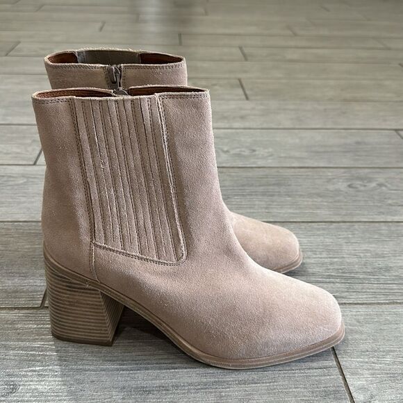 Andre Assous Naia Square Toe Water Resistant Ankle Booties - Picture 5 of 13